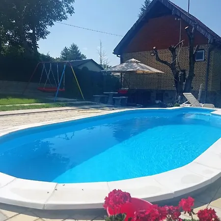 Vikendaja Villa *